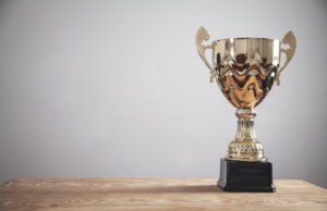 Piala Emas Eksklusif untuk Kejuaraan Bergengsi