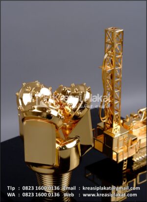 Detail Souvenir Miniatur Drilling & Blasting Award 2021
