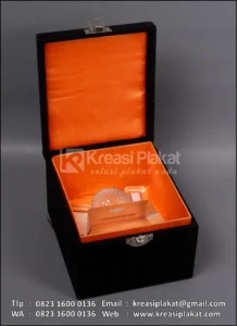 Box PA168 Plakat Akrilik Badak LNG Golf Bontang