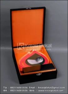 Box PA172 Plakat Akrilik Logo Badak LNG Golf Bontang