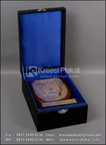 Box PK139 Plakat Kayu DPRD Kabupaten Sukamara